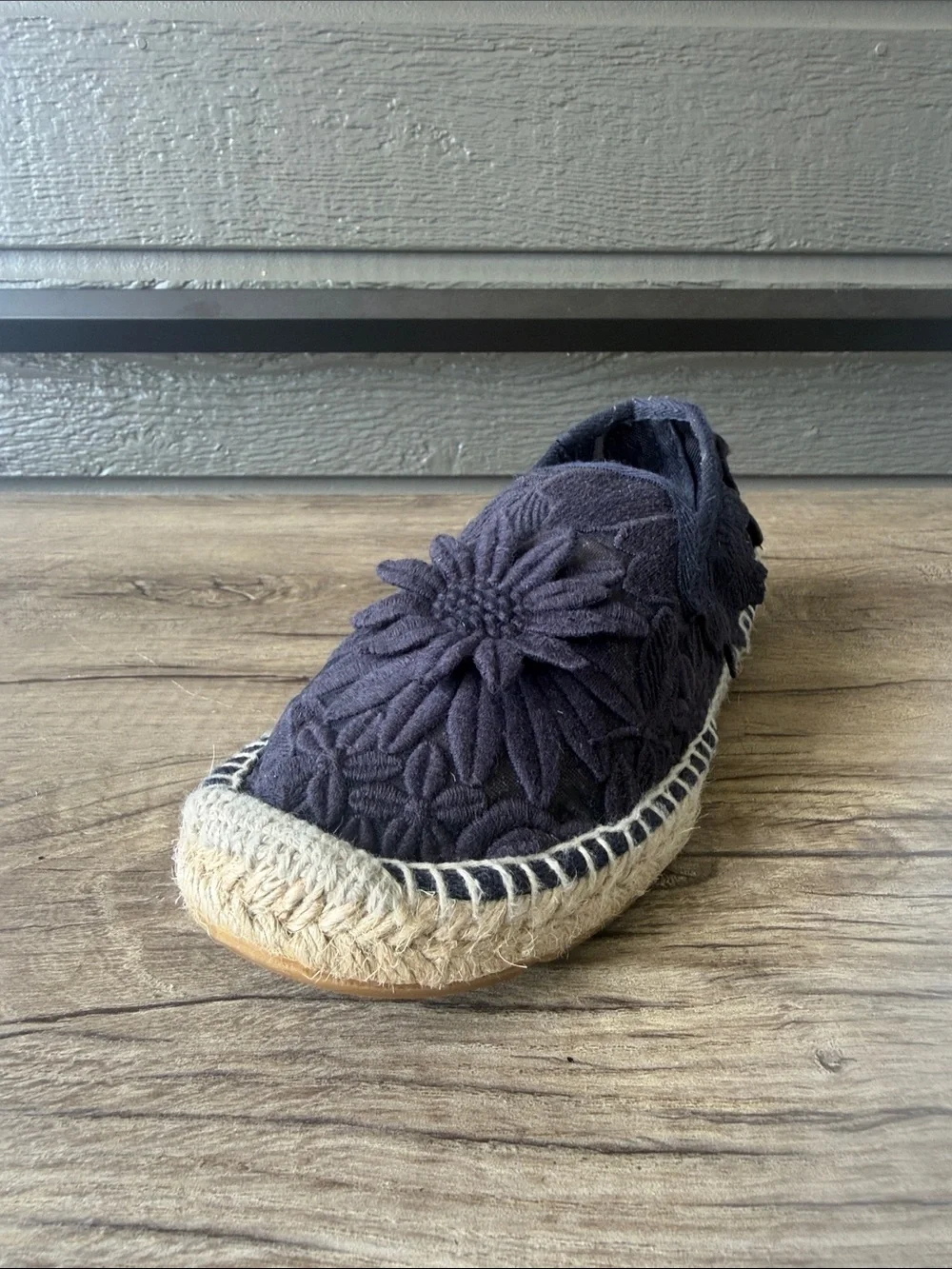Tory Burch Women’s Espadrille Slip-On Shoe with Floral Applique size 7.5